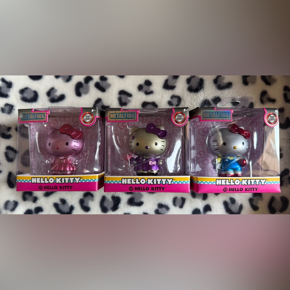 Hello Kitty Purple and Silver Action Figures